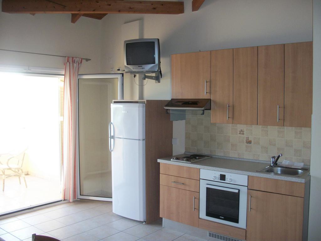 Dioni Studios & Apartments Poros  Eksteriør billede